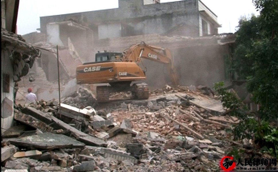 强拆房屋造成被拆迁人财产损失时，那举证责任应该由谁承担？插图(1)